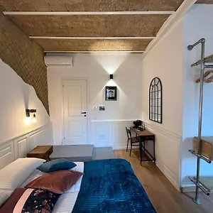 Gasthuis Domus Avi -, Rome